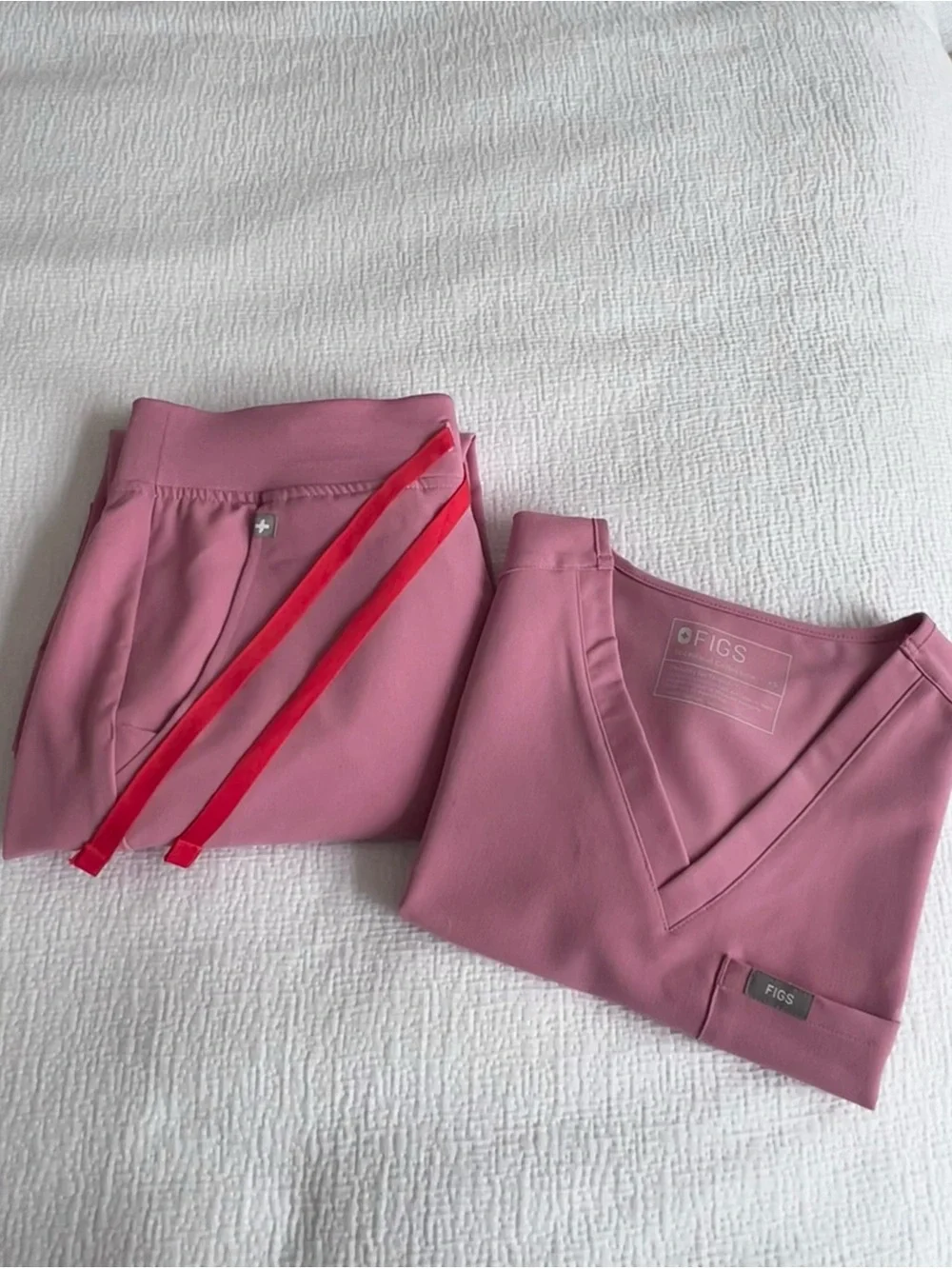 Figs Dusty Rose Scrub Set with Red Drawstrings Limited edition XS Top, S bottom - Picture 1 of 9